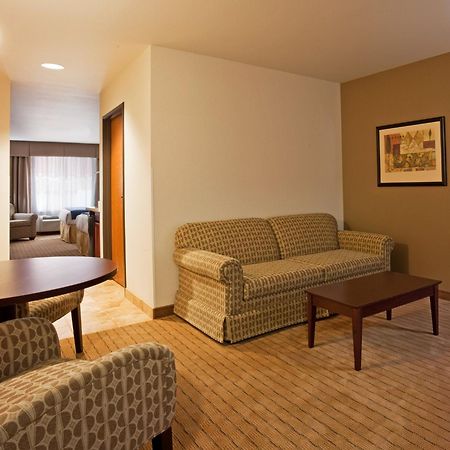 Holiday Inn Express Hotel & Suites Antigo By Ihg Екстер'єр фото