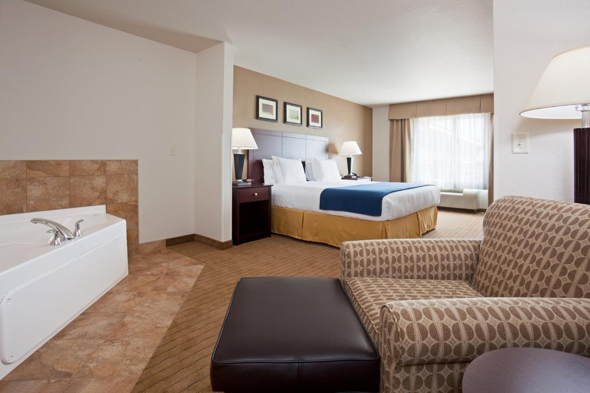 Holiday Inn Express Hotel & Suites Antigo By Ihg Екстер'єр фото