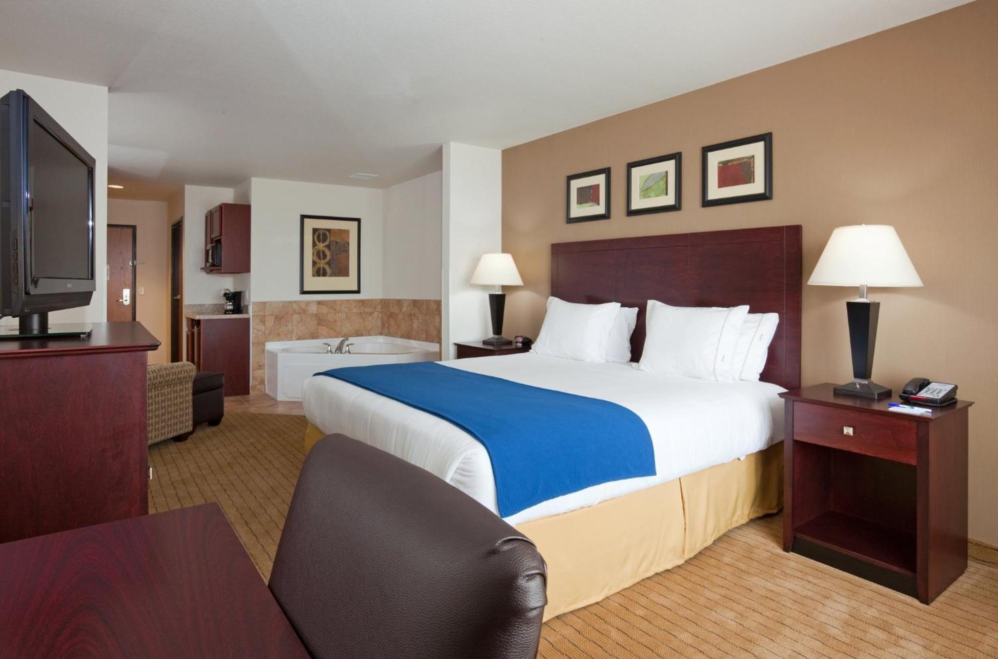 Holiday Inn Express Hotel & Suites Antigo By Ihg Екстер'єр фото